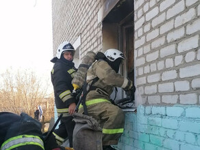 Восемь человек пришлось эвакуировать пожарным изза возгорания в жилом доме Поздеевки