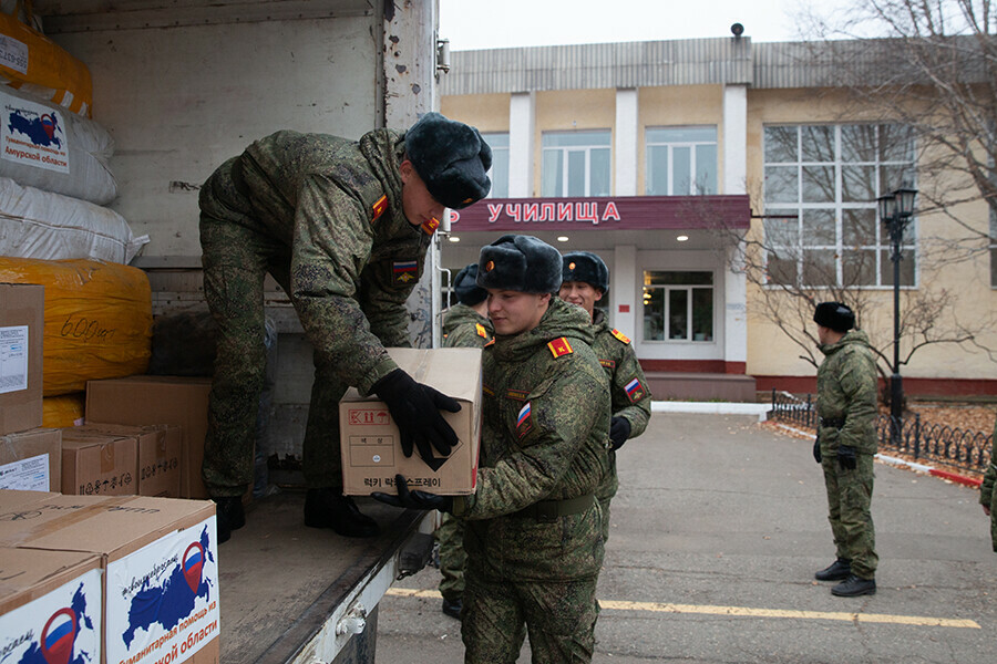 Термобелье рации фонари мобилизованным амурчанам передали необходимую экипировку видео