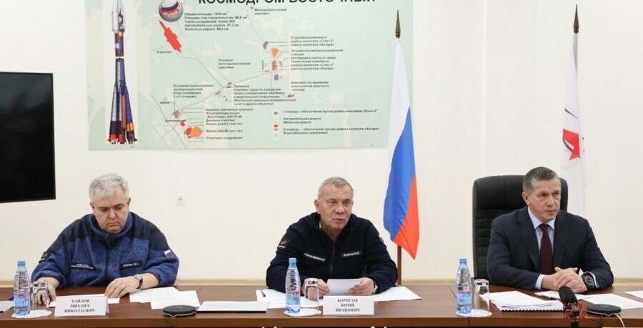 На космодроме Восточный Юрий Трутнев и глава Роскосмоса провели важное совещание