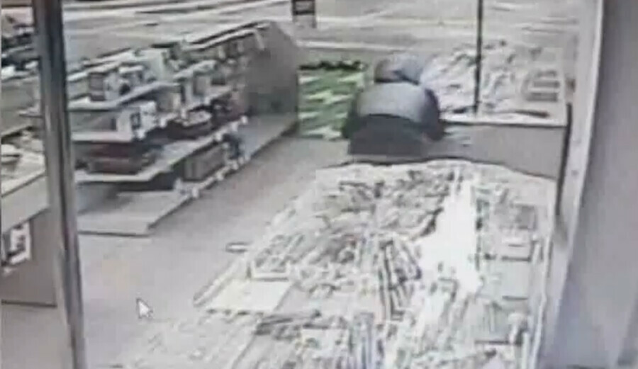 11 краж из магазинов бытовой техники полицейские раскрыли серию преступлений видео
