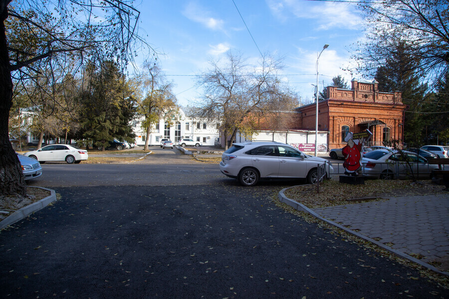 На сэкономленные средства во дворах Благовещенска обновляют проезды