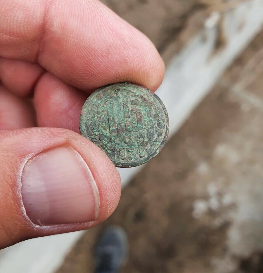 В Благовещенске во время земляных работ нашли старинную монету