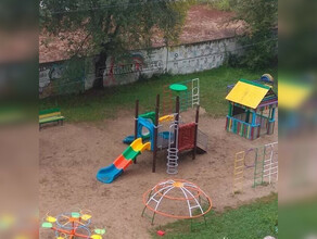 В соцсетях сообщают о краже крыши с горки на благовещенской детской площадке фото