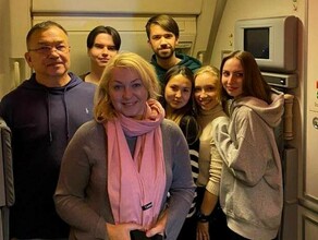 В самолете Владивосток  Москва пассажиру резко стало плохо Его спасли ректор и студенты медвуза