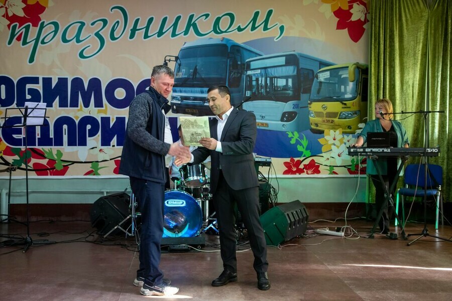 Мэр Благовещенска Олег Имамеев поздравил благовещенцев с Днем автомобилиста