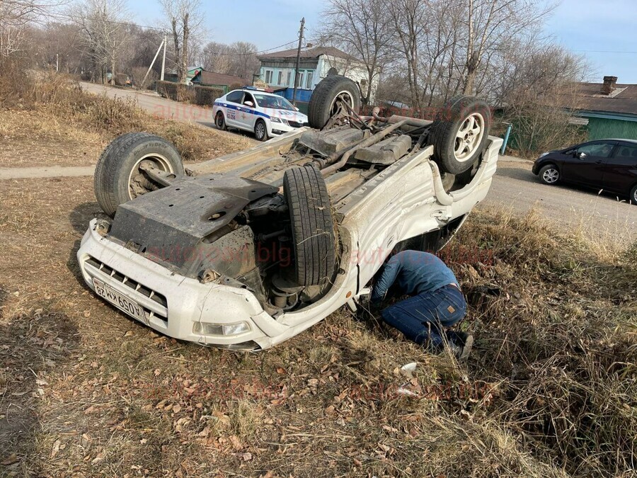 В Благовещенске в результате ДТП перевернулся автомобиль