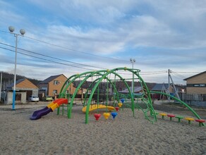 В селе Новотроицкое открыли детскую площадку с современным игровым комплексом 