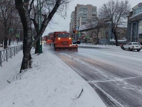 На борьбу с гололедом в Благовещенска вышла снегоуборочная техника В какие районы направят силы фото 