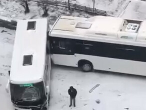 Автопаровоз 8 авто и 4 автобуса одновременно столкнулись в Хабаровске фото видео