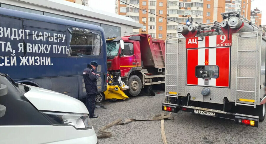 Уснул за рулем водитель страшного ДТП с раздавленным такси рассказал подробности трагедии