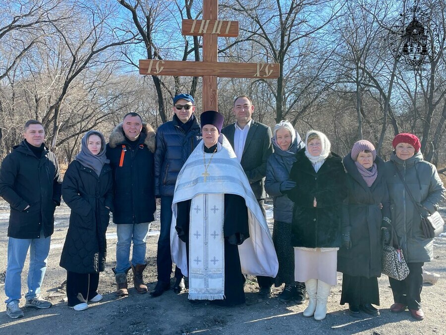 На Вознесенском кладбище освятили поклонный крест