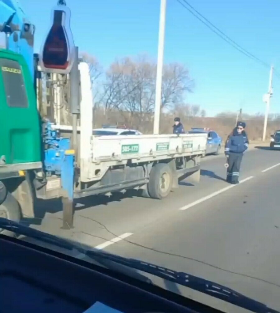 Грузят был в состоянии алкогольного опьянения В Благовещенске эвакуатором убирают авто 