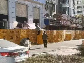В Харбине арестовывают жителей пытающихся перелезть через желтый забор фото