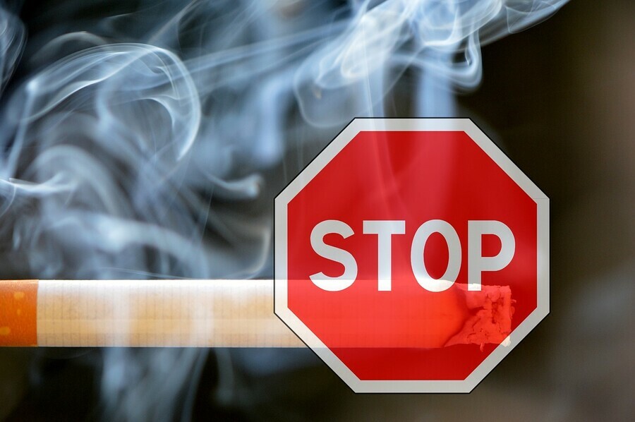 В Приамурье начинают штрафовать за курение вейпов сигарет и кальянов в общественных местах в том числе на набережной