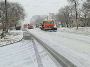 Более 200 тонн противогололедного материала высыпали на дороги Благовещенска за день