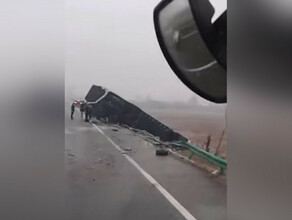 На трассе Хэйхэ  Харбин перевернулся междугородный автобус Есть погибшие видео 