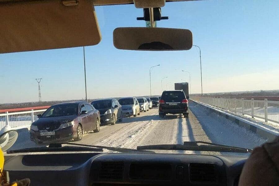 На мосту через Зею в Благовещенске произошло несколько ДТП образовалась пробка фото видео  