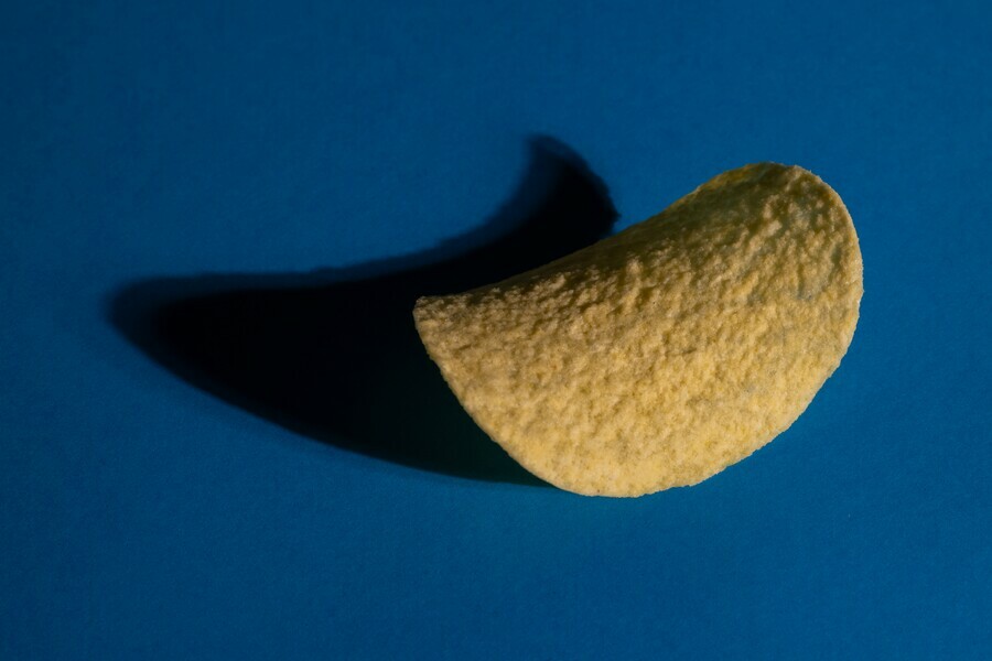 Психологи чипсы и картофель фри вызывают привыкание наравне с никотином