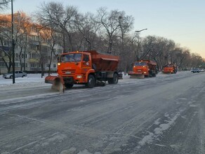 В Благовещенске продолжается борьба с последствиями снегопада фото