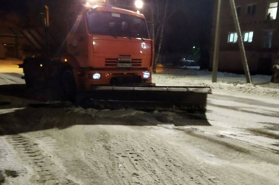 В понедельник Благовещенск делают чище 17 единиц техники и более 20 дорожных рабочих