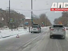 Ситуацию на дорогах Благовещенска вновь осложнил небольшой снегопад фото видео