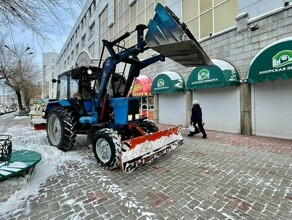 Предприниматели Благовещенска очищают прилегающие тротуары от снега