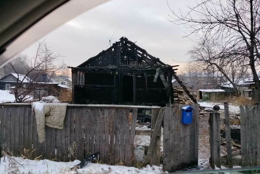 Нужна любая помощь в Новобурейском пожар уничтожил дом в котором жила семья с двумя детьми