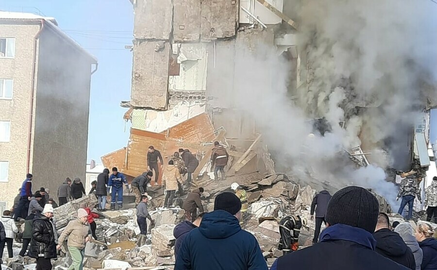 Несколько этажей обрушились изза взрыва газа на Сахалине