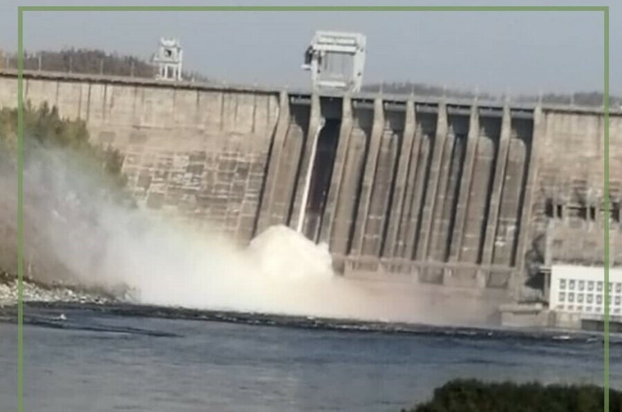 На Зейской ГЭС провели кратковременный сброс воды