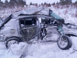 В Приамурье произошло страшное ДТП Погибла водитель в машине была ее маленькая дочь фото