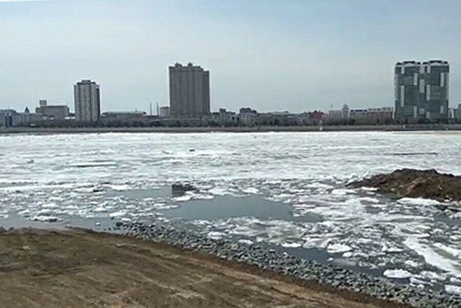 Изза шуги в Благовещенске возможен дефицит воды ее мало в Амуре