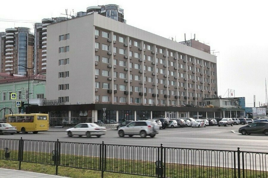 На каком этапе реконструкция фасада гостиницы Юбилейная в Благовещенске и что увидят горожане уже в этом году