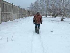 В Амурской области пенсионеры затеяли скандал изза нечищенной тропы для скандинавской ходьбы