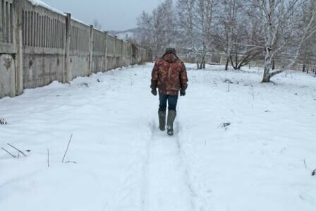В Амурской области пенсионеры затеяли скандал изза нечищенной тропы для скандинавской ходьбы