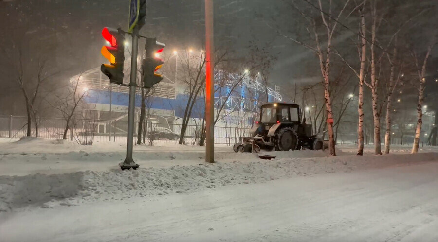 После сильного снегопада глава крупного амурского города посоветовал оптимизировать концепцию очистки улиц от снега