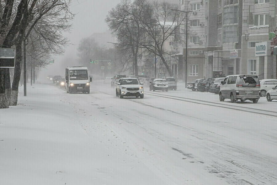 Есть норматив за сколько дорожники обязаны очистить дороги от снега и наледи Почему он не выполняется в Амурской области