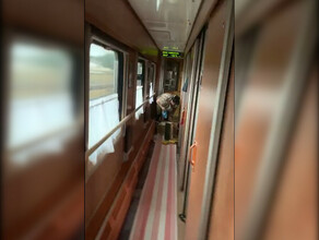 На железнодорожной станции Благовещенска произошел инцидент Во время жесткого сцепления вагонов пострадали люди видео