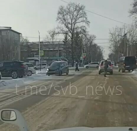 В Свободном водитель столкнулся с похоронным автобусом