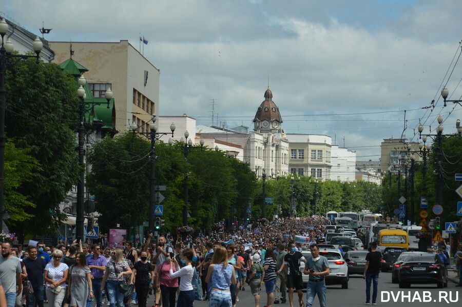 Тысячи Хабаровчан вышли на стихийный митинг в поддержку арестованного губернатора Сергея Фургала видео
