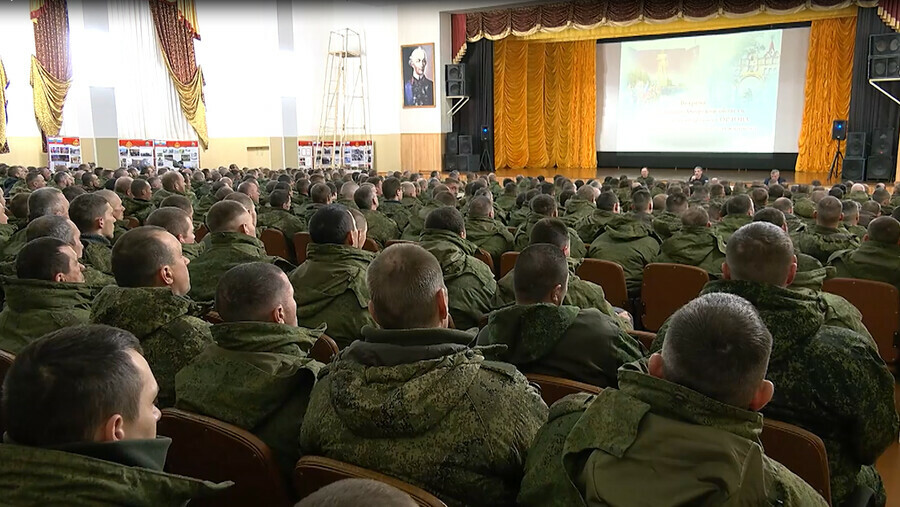 Амурский губернатор встретился с мобилизованными амурчанами