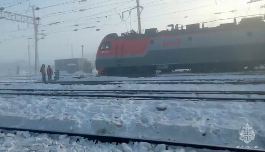 В Магдагачи восстановлено движение на путях после схода локомотива Работы велись на сильном морозе
