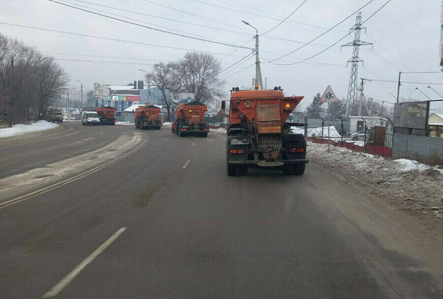 Прокуратура через суд обязала власти Благовещенска вывести на дороги 10 простаивающих снегоуборочных машин 