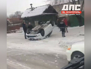 В Благовещенске увидели автомобиль лежащий на крыше видео