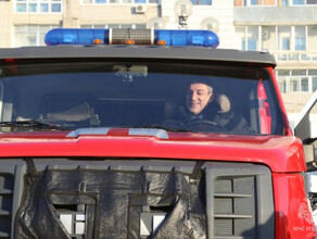 Новую технику для Амурского МЧС освятил иеромонах А губернатор сел за руль спецавтомобиля фото