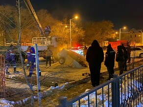 В Благовещенске ночью машина провалилась под землю где прорвало трубы