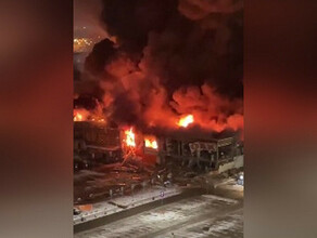 Крупный пожар полыхал в торговом центре Подмосковья Погиб работник фото видео