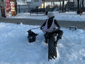 В парке Дружбы Благовещенска приодели мальчикарыбака фото