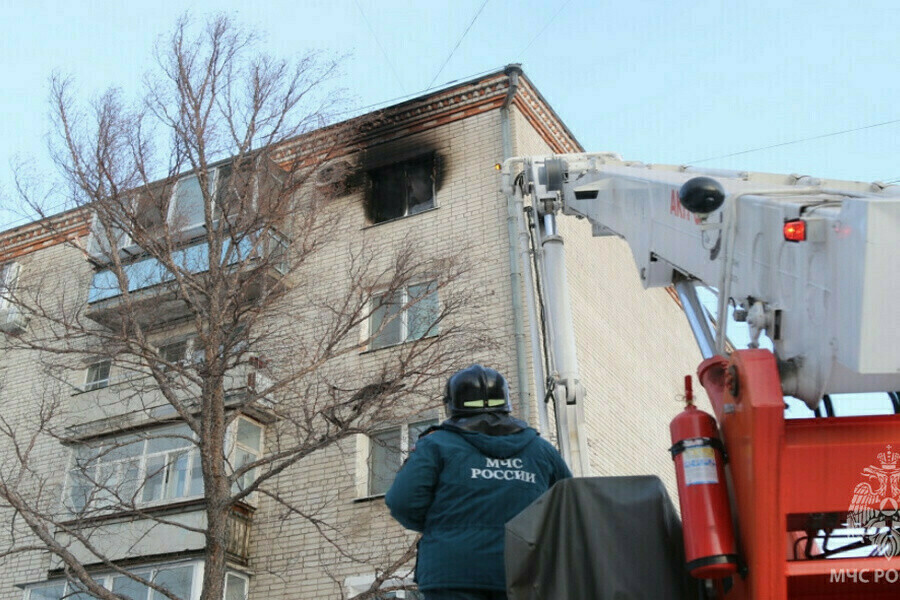 В Благовещенске ночью изза окурка случился пожар в жилом доме