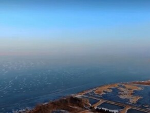 В сети появилось живописное видео замерзшего на границе России и Китая озера видео