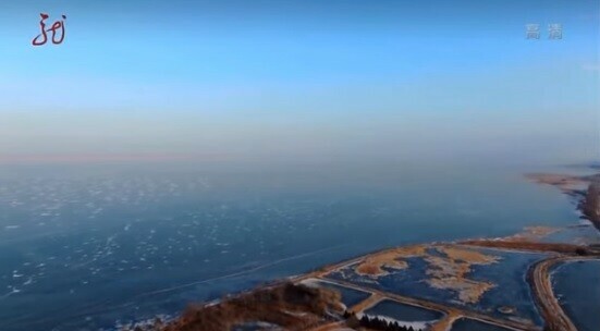 В сети появилось живописное видео замерзшего на границе России и Китая озера видео